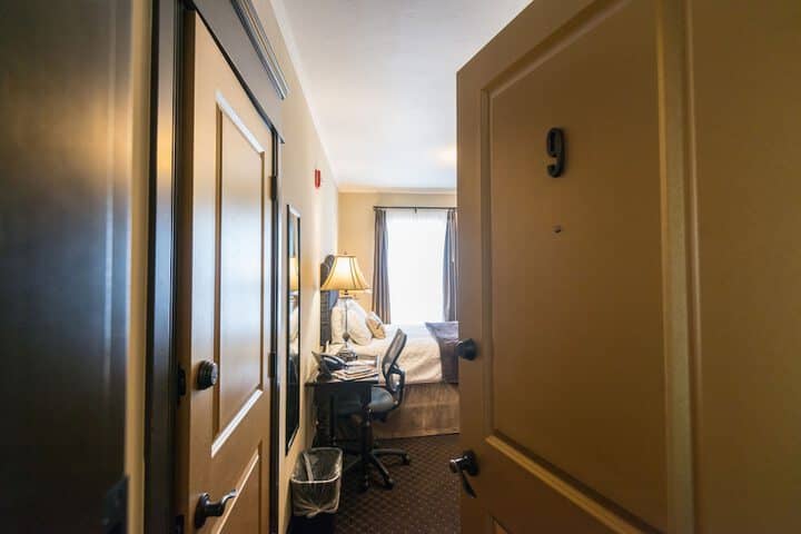 Room 30 of 115