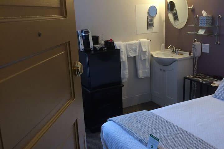 Room 13 of 115