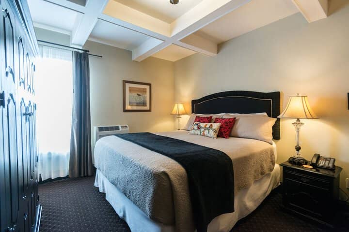Room 33 of 115