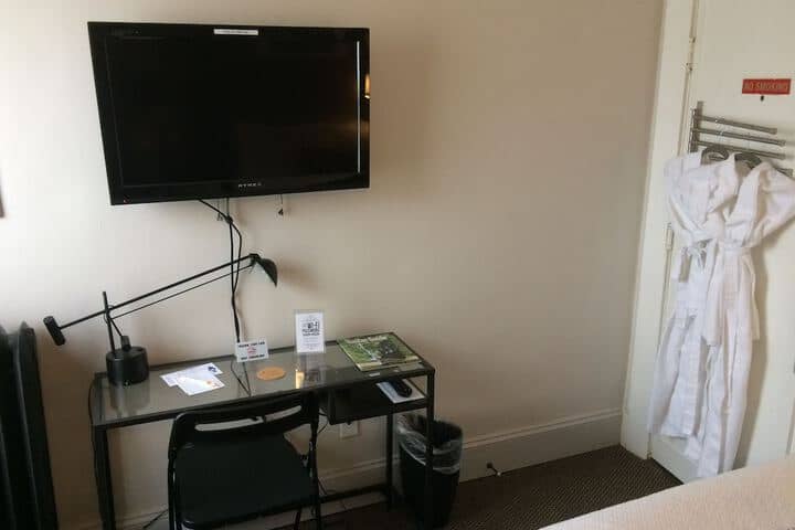 Room 19 of 115
