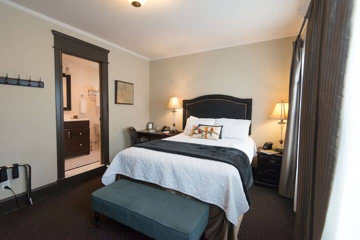 Room 42 of 115
