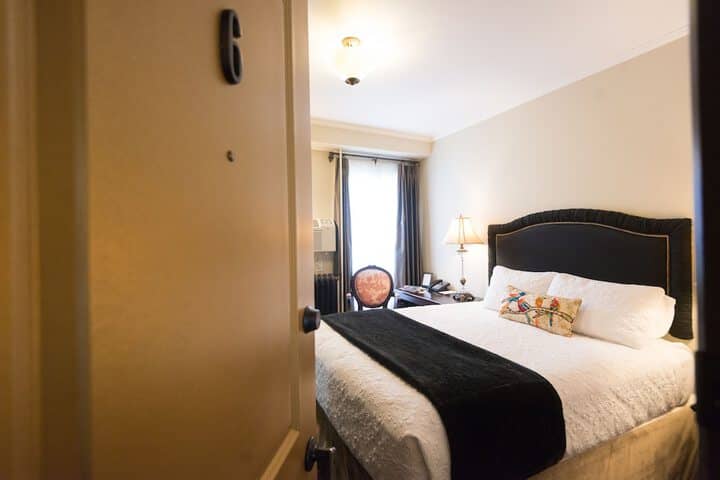 Room 26 of 115